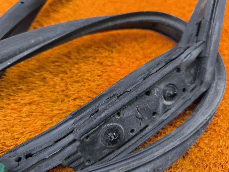 Уплотнитель двери