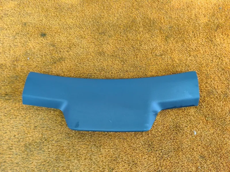 Обшивка двери багажника