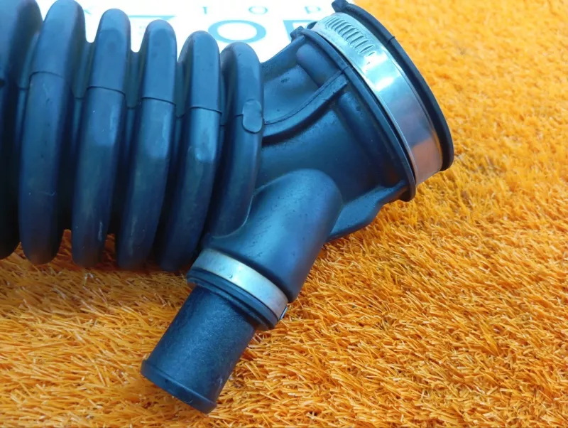 Патрубок воздушного фильтра