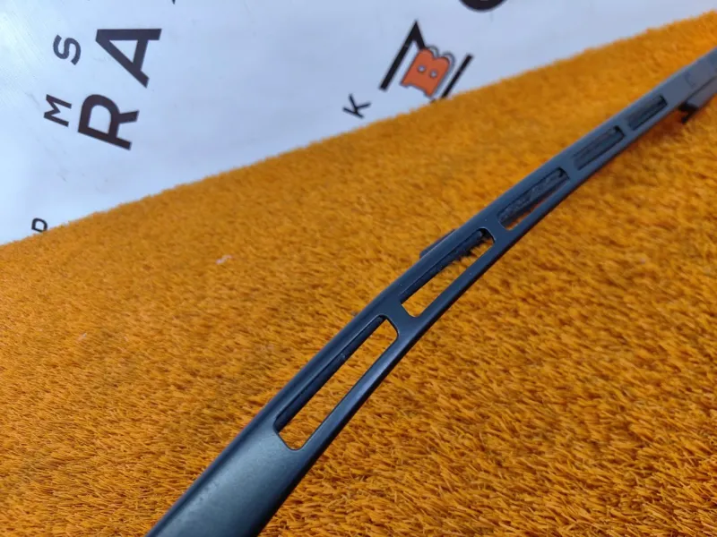 поводок стеклоочистителя