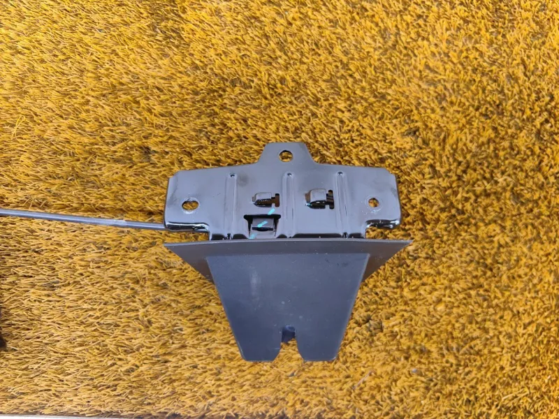 Замок багажника