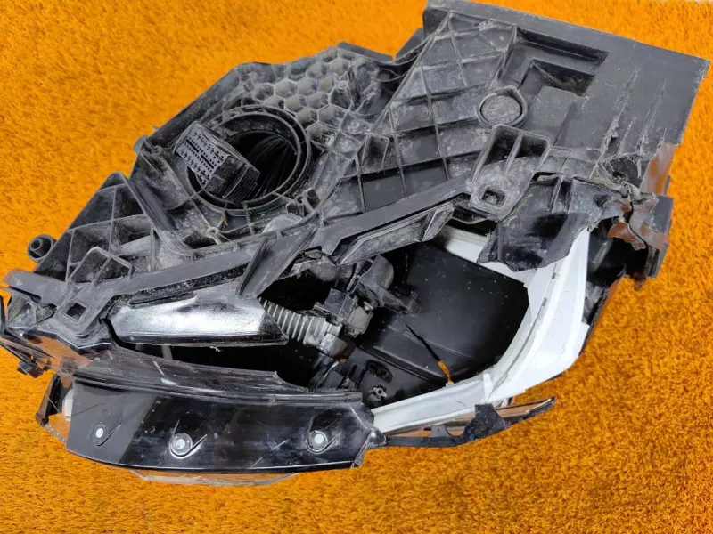 Фара ксеноновая