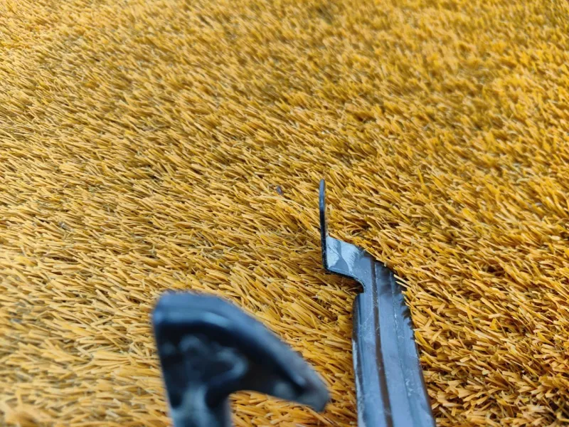 Замок капота