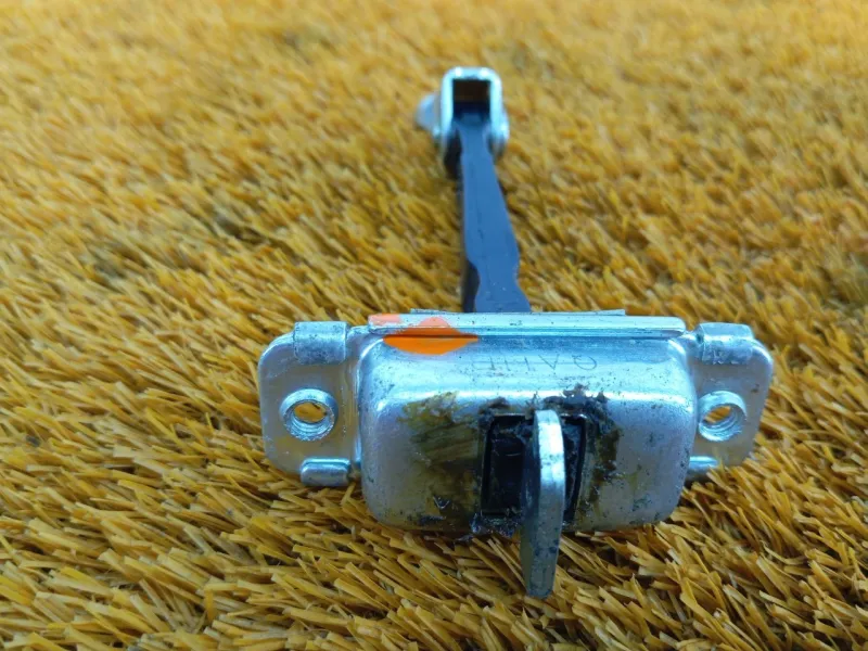 Ограничитель двери