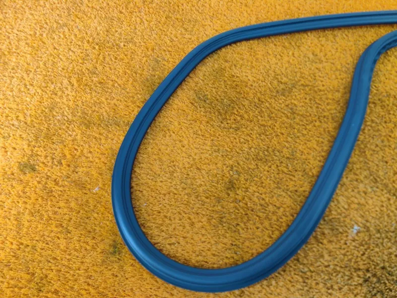 Уплотнитель проема двери