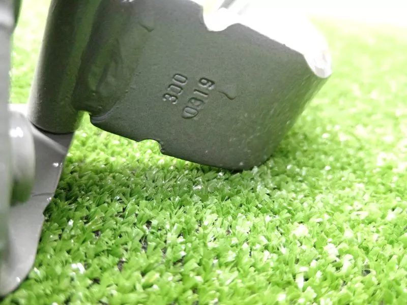 Петля двери багажника