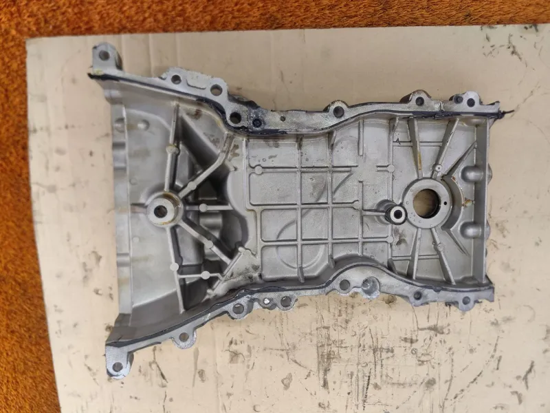 Крышка двигателя передняя