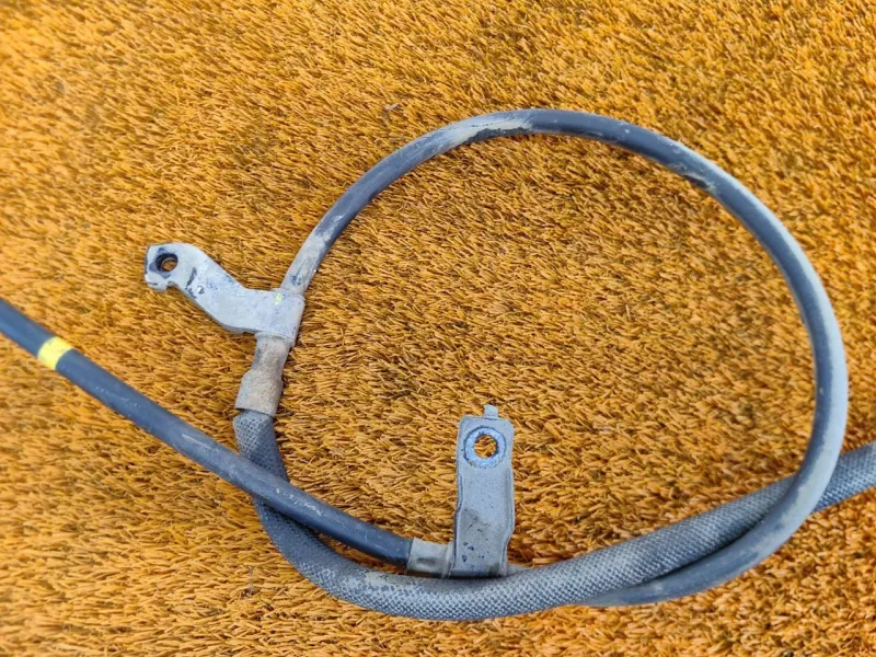 Трос стояночного тормоза