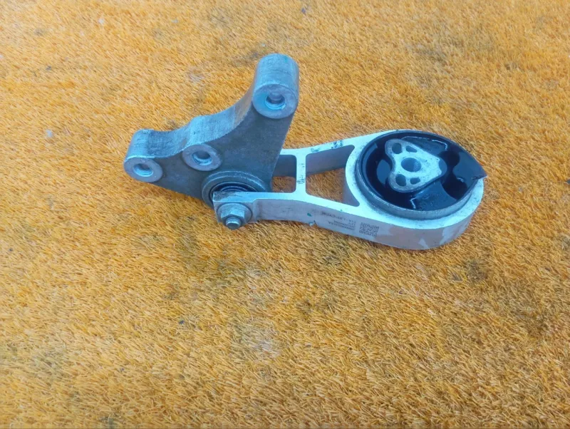 Подушка двигателя