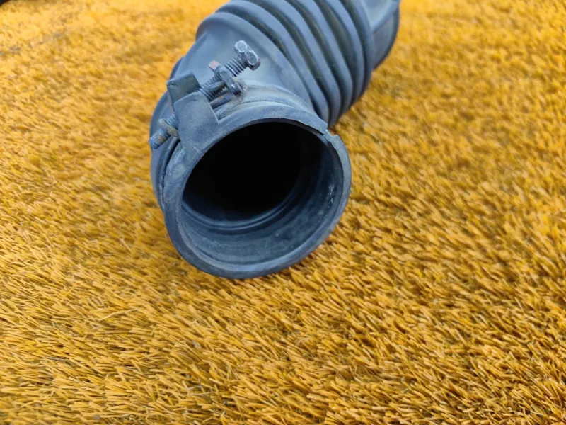 Патрубок воздушного фильтра