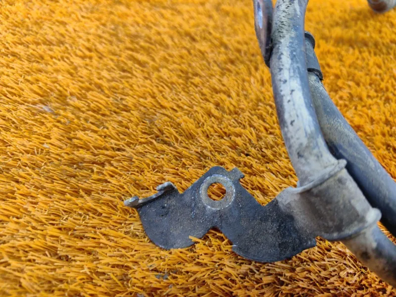 Трос стояночного тормоза