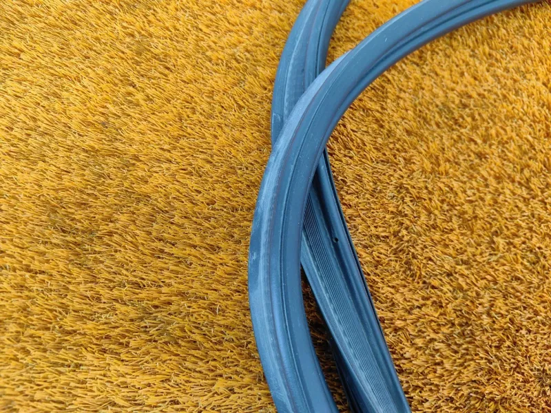 Уплотнитель багажника