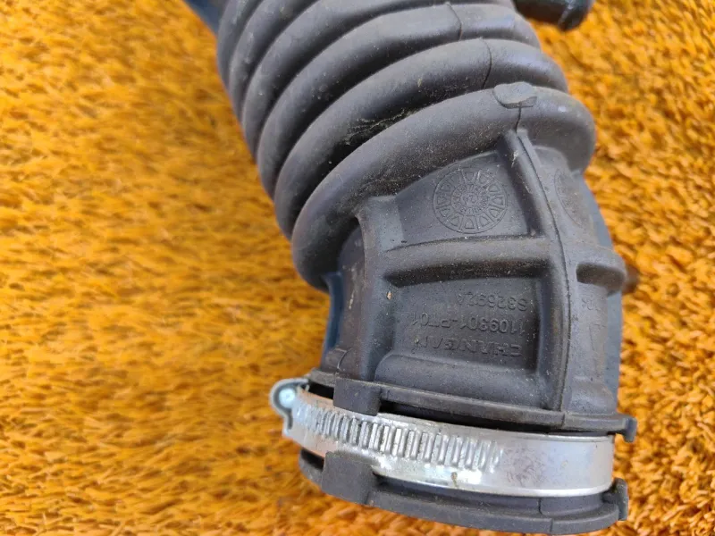 Патрубок воздушного фильтра