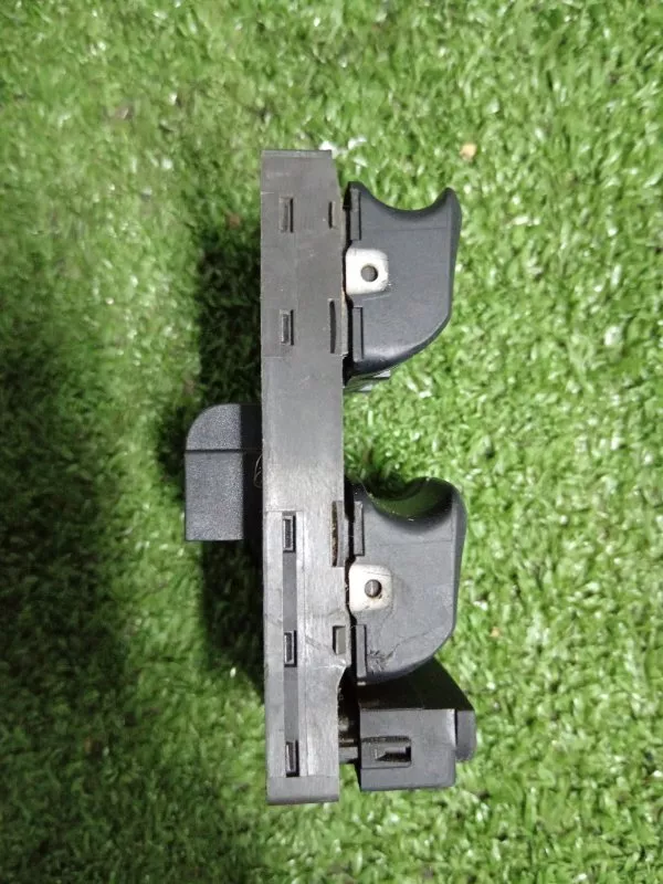 Блок управления стеклоподъемниками