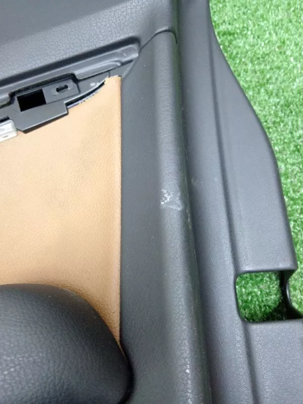 Обшивка двери Audi A6 2006 4F2867106A C6, передняя правая