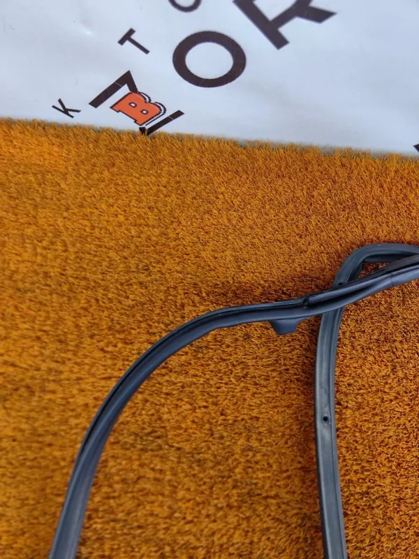 Уплотнитель двери