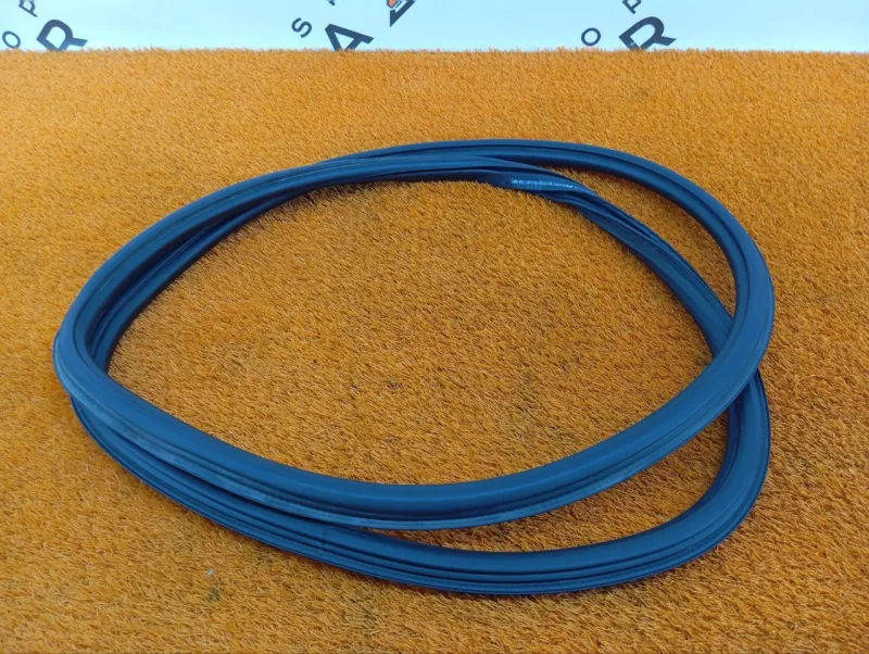 Уплотнитель проема двери (Уплотнитель кузова)