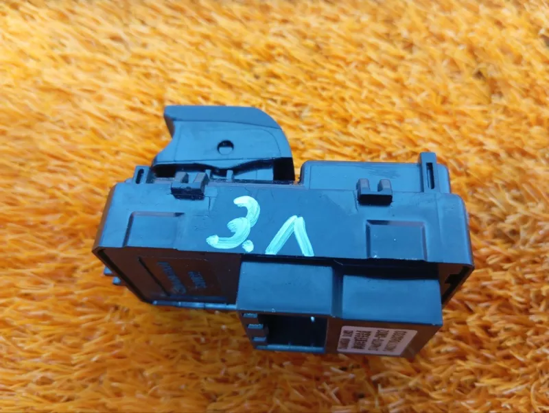 Кнопка стеклоподъемника