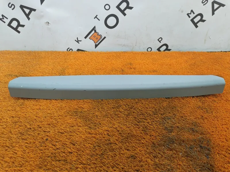 Обшивка двери багажника