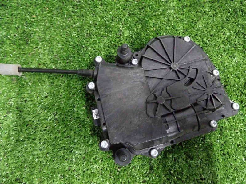 Доводчик двери багажника