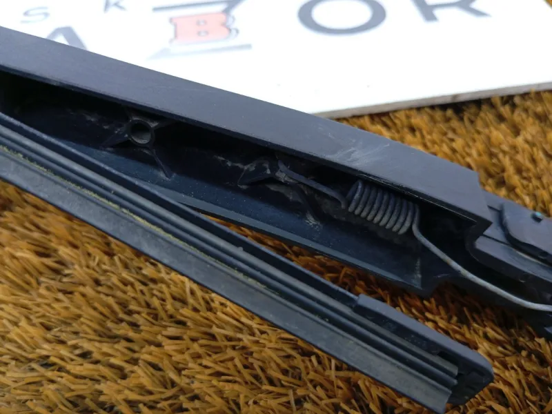 Поводок стеклоочистителя багажника