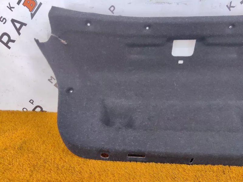 Обшивка двери багажника
