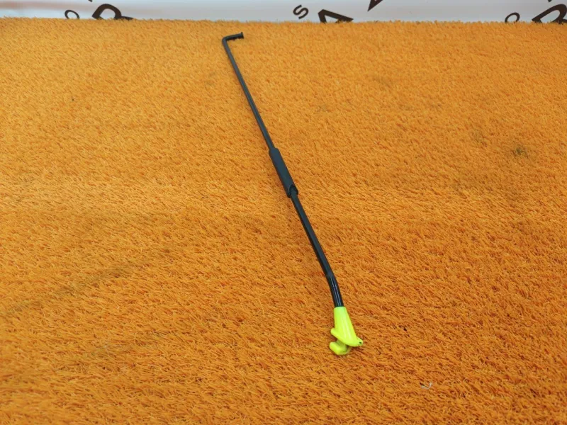 Упор капота