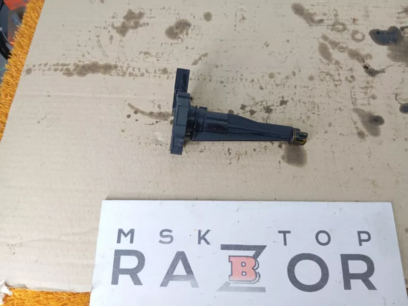 Датчик уровня масла в двигателе