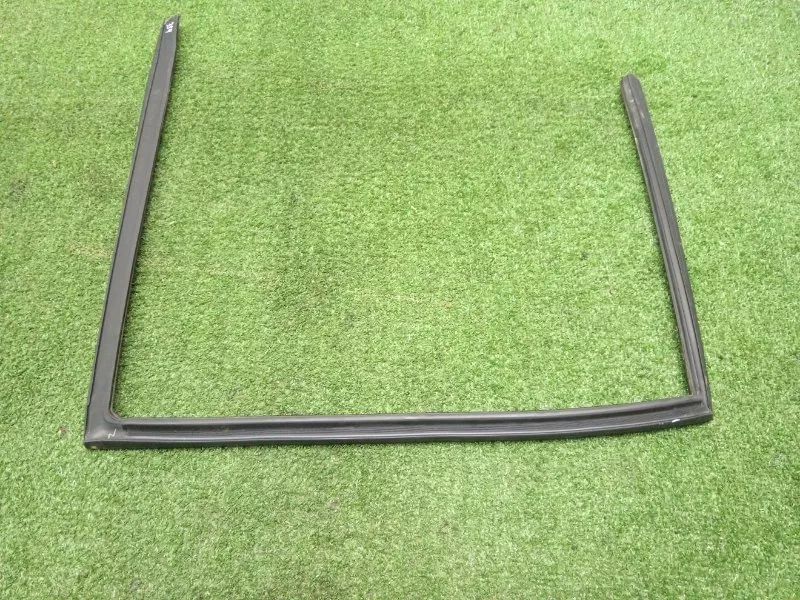 Уплотнитель стекла двери