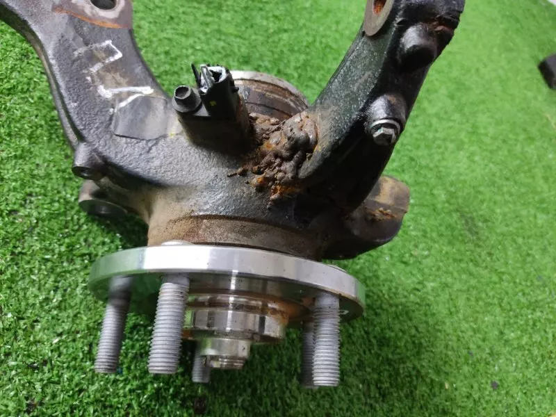 Кулак поворотный