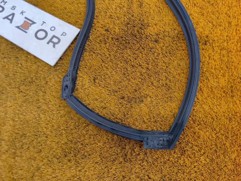 Уплотнитель двери