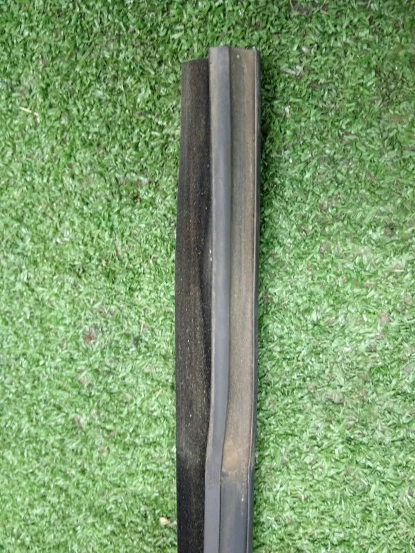 Уплотнитель стекла двери