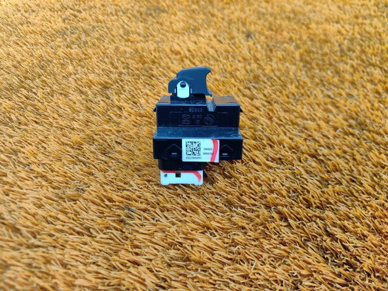 Кнопка стеклоподъемника