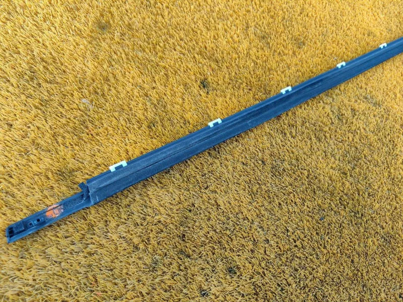 Уплотнитель стекла двери