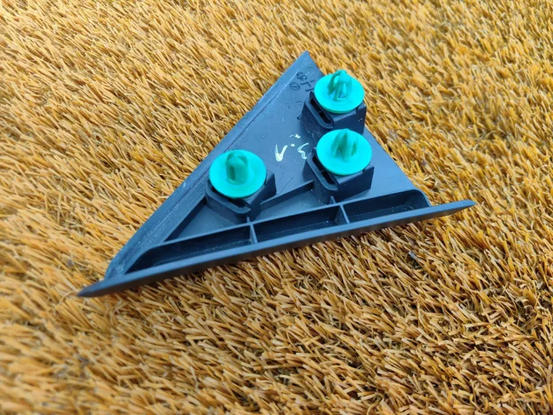 Уголок двери