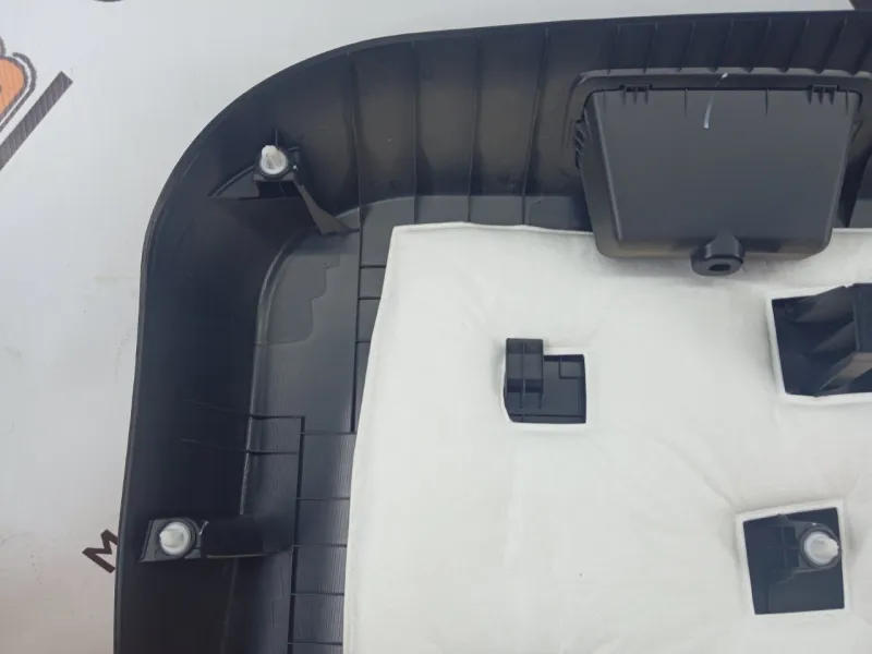 Обшивка двери багажника