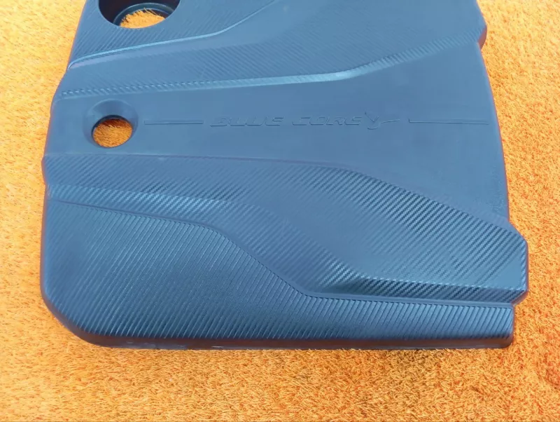 Декоративная крышка двигателя