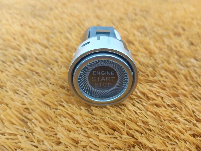 Кнопка запуска двигателя