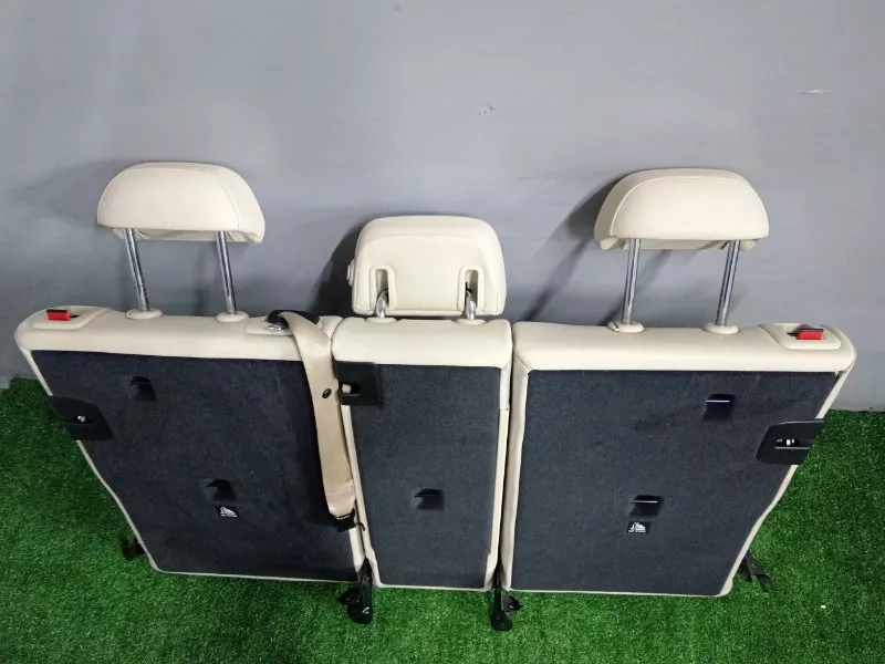 Спинка сиденья