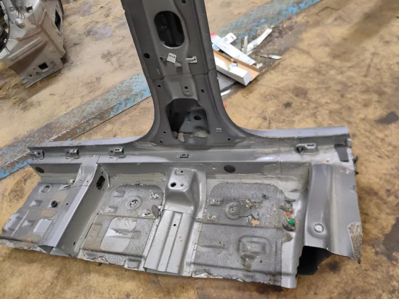 Порог с центральной стойкой