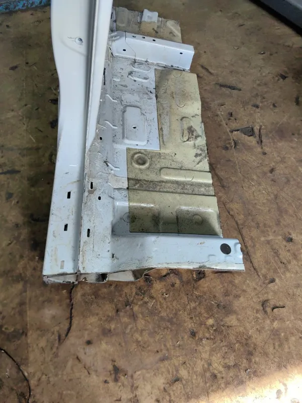 Порог с центральной стойкой