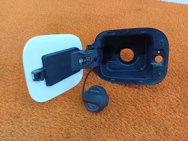 Лючок Бензобака