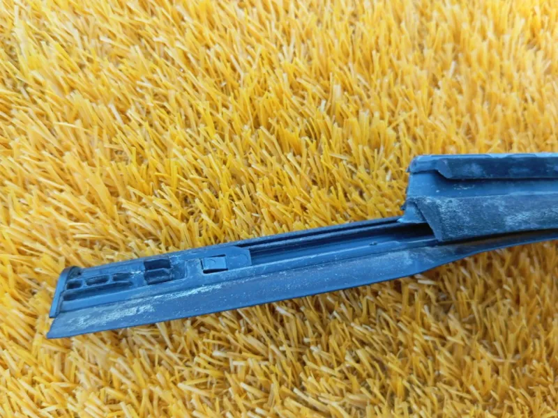 Уплотнитель стекла двери