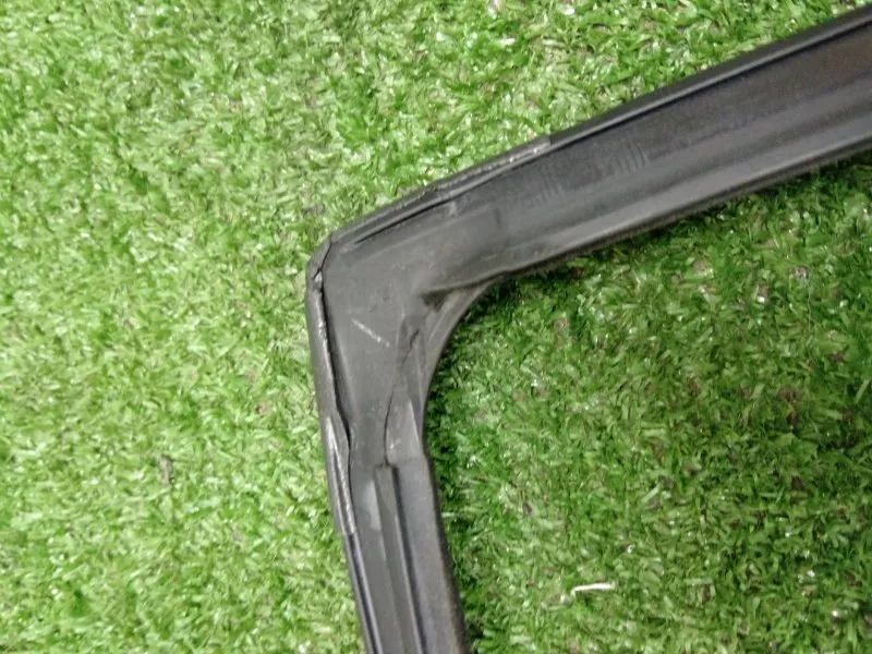 Уплотнитель стекла двери