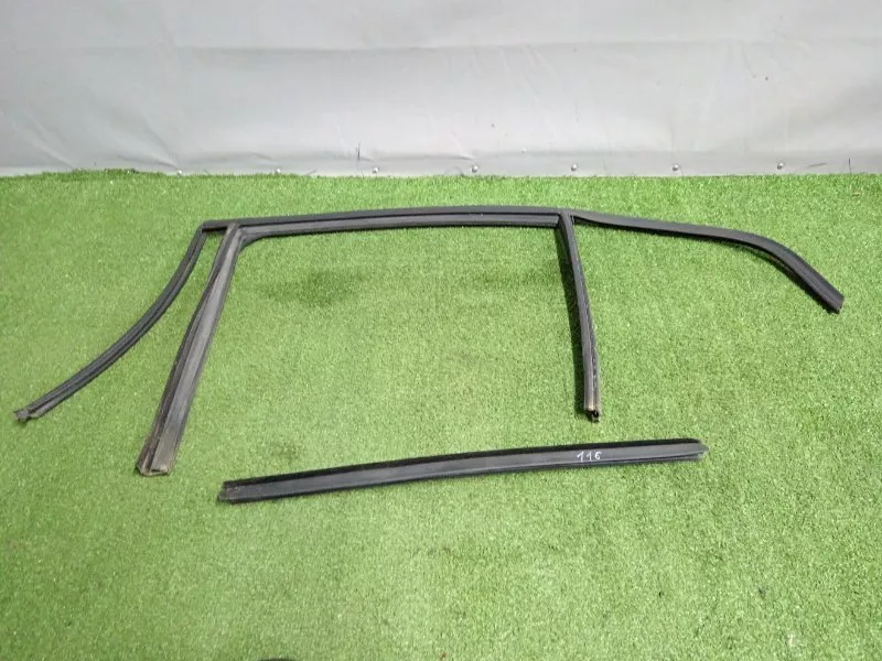 Уплотнитель стекла двери