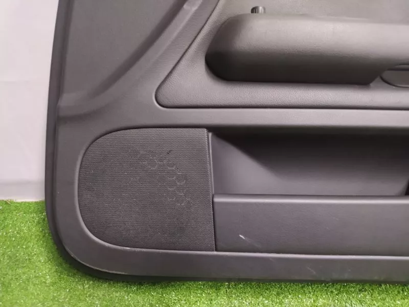 Обшивка двери Audi A4 2005 8E1867106В B7, передняя правая