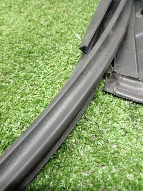 Уплотнитель стекла двери