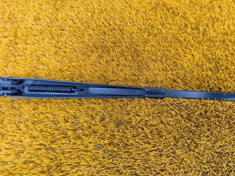 Поводок стеклоочистителя лобового стекла