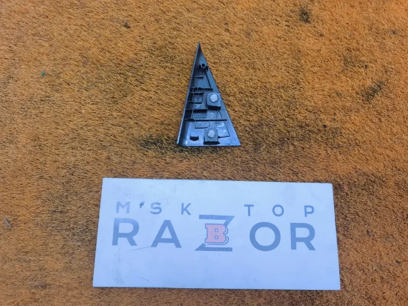 Уголок двери