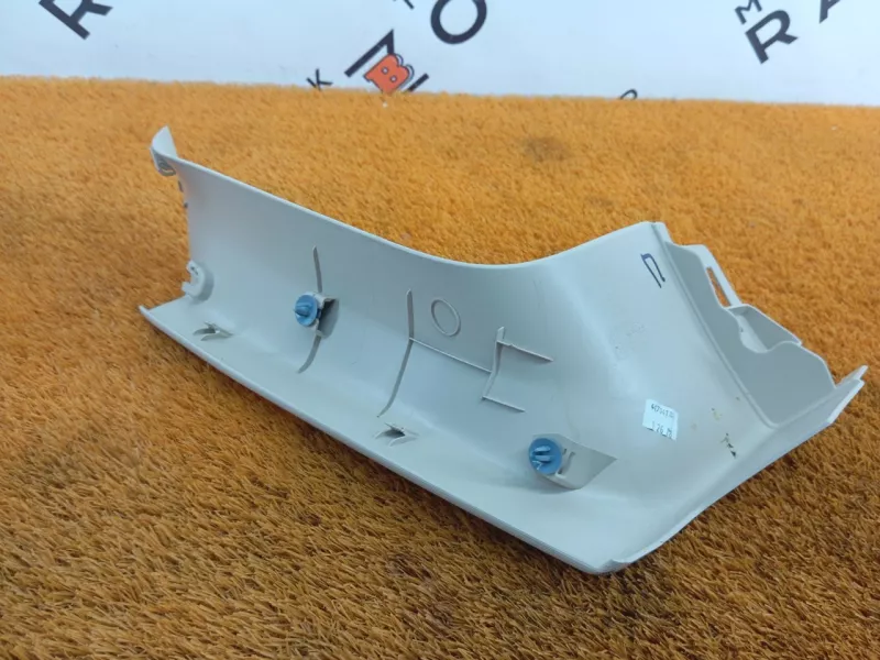 Обшивка двери багажника